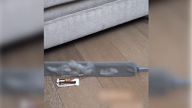 Retractable Gap Dust Cleaner Cleaning Tools with 2 Microfiber Dusting Cloths Long Handle 60inches Washable and Retractable Duster Brush for Cleaning Under Appliances Furniture Couch Fridge