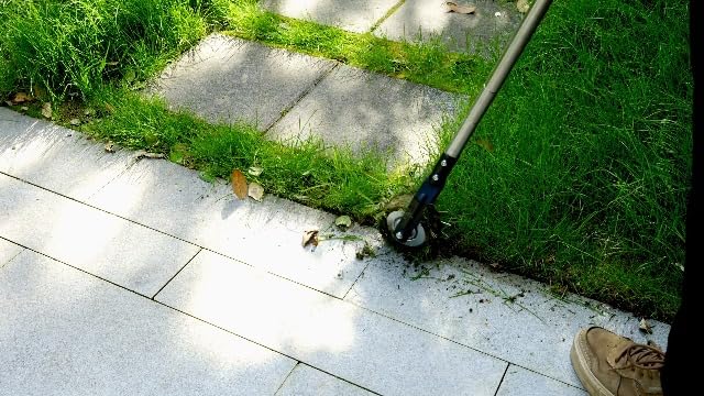 BARAYSTUS Wheel Rotary Edger Lawn Tool, Grass Edge Trimmer, Sidewalk Manual Lawn Edger, Strong 3 Sections Stainless Steel Handle with Cushion Grip, 58.3-Inch