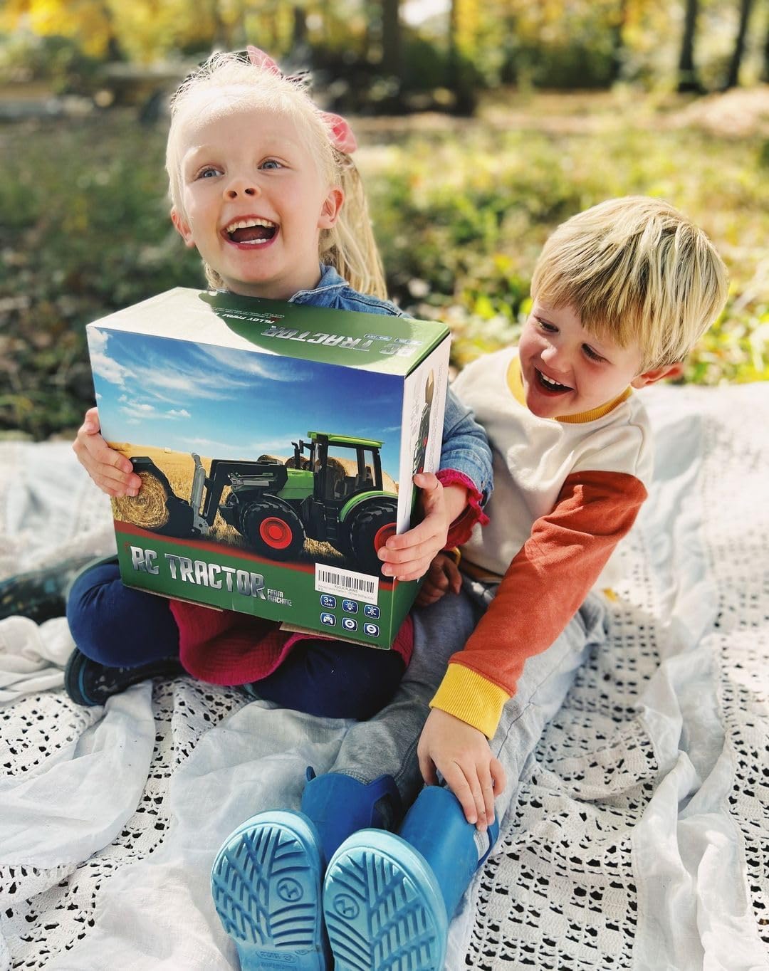 Uarzt Remote Control Tractor Toy with Trailer | Metal Front & Front Loader Farm Vehicle Set with Lights & 8-Wheel Design, RC Tractor Truck for Boys Ages 3-9, Fun Farm Toy Gift for Kids