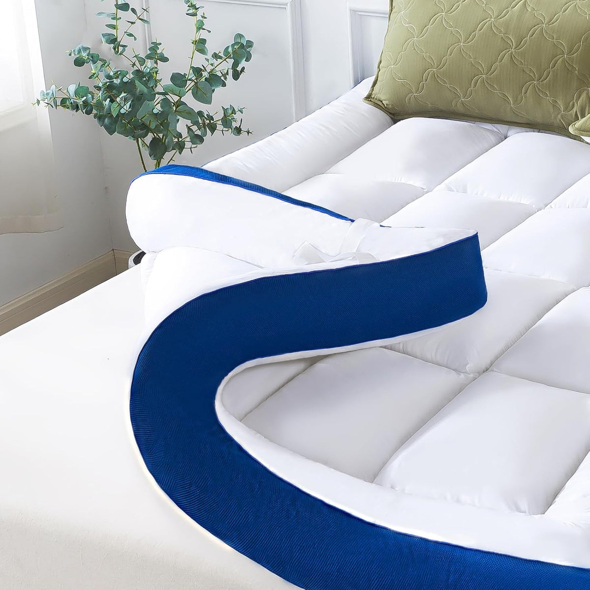 WhatsBedding 5 Inch Memory Foam Mattress Topper Queen for Back Pain, Filled with Flfuffy Soft Breathable Stuffing, Thick Supportive Pillow Top Queen Mattress Topper